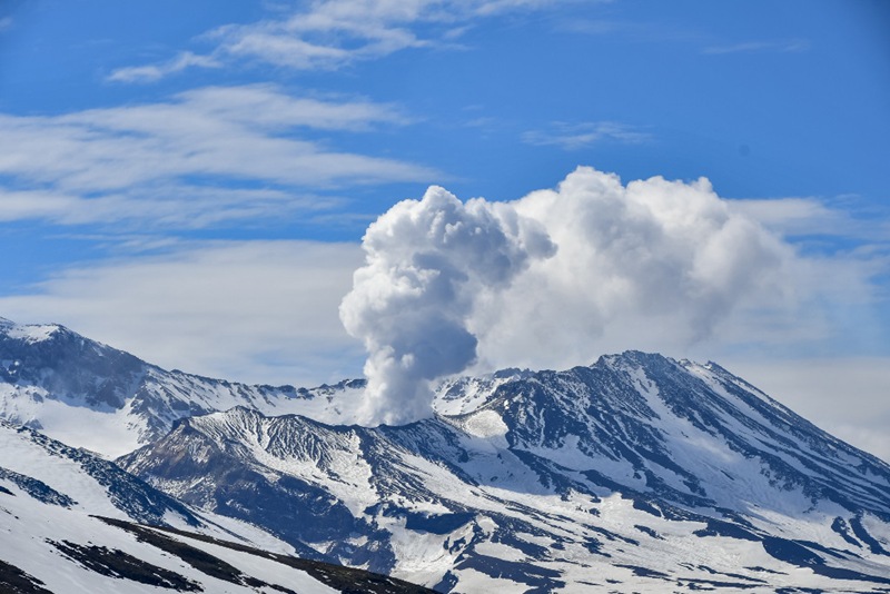 The closure of Mutnovsky volcano impoverishes tourism in Kamchatka