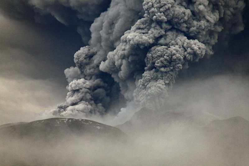 In Kamchatka, ash from the Shiveluch volcano rose to a height of 2.5 km