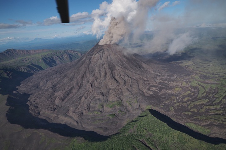 Kamchatka volcanoes continue to erupt