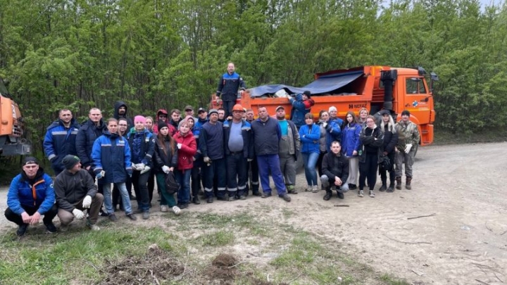 Kamchatka power engineers cleared the shore of Lake Khalaktyrsky of debris