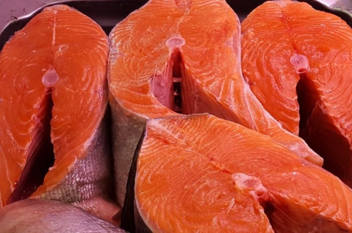 The first salmon in the Petropavlovsk markets turned out to be biting