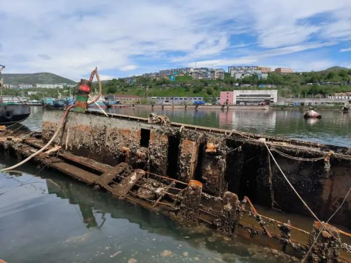 Russia Clears Sunken ‘Ship Graveyards’ in Far East