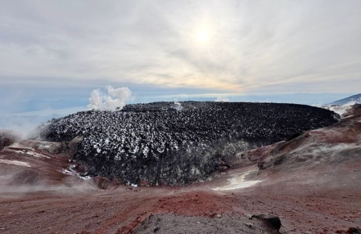 Kamchatka Volcano Stirs: Researchers Hunt for Eruption Clues