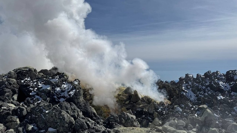 Braving a Russian Volcano’s Deadly Breath for Science