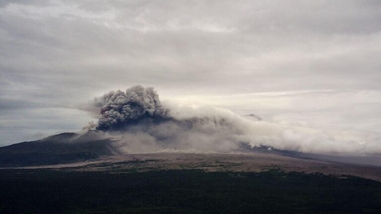 Giant Ash Plume from Shiveluch Volcano Rattles Kamchatka, Aviation on Alert