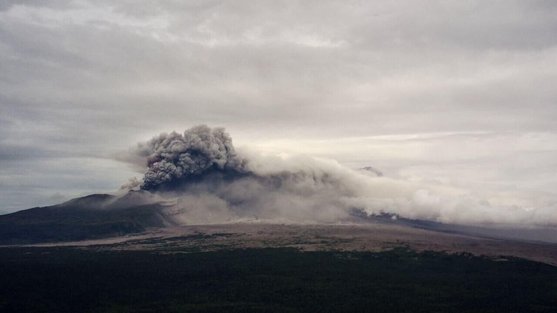 Giant Ash Plume from Shiveluch Volcano Rattles Kamchatka, Aviation on Alert