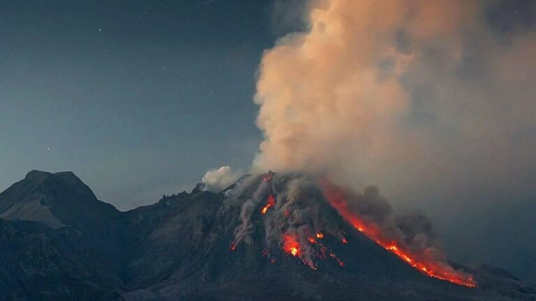 Kamchatka’s Twin Volcanoes Erupt, Aviation on High Alert Globally