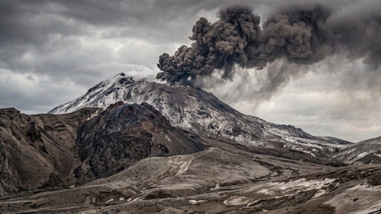 Kamchatka’s Sheveluch: Ancient Volcano’s Enduring Fury Transforms Landscape