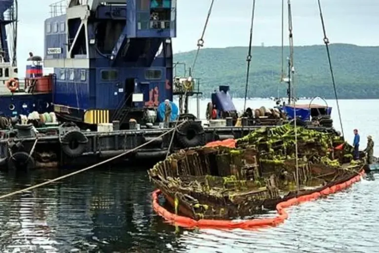 Russia Expands Sunken Vessel Removal in Far East Seaports