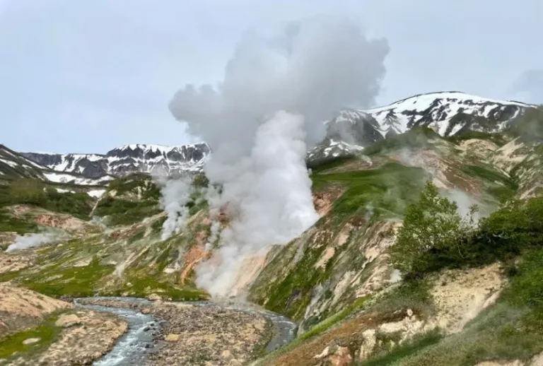 Kamchatka Geyser Inactivity Signals End of Seismic Cycle